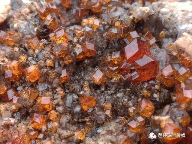 新年第一款生辰石，石榴石火爆上线