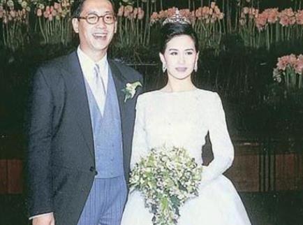 2天前何超琼58岁生辰，兄弟姐妹未送祝福，何超莲的话引人深思