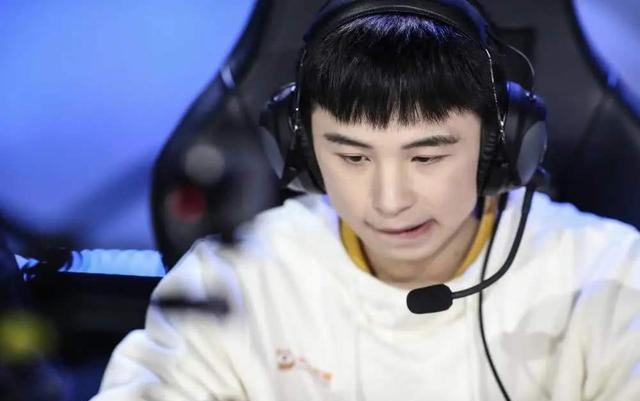 KPL也有文化人，绑兔透露自传小说已经写好，并取名那抹阳光