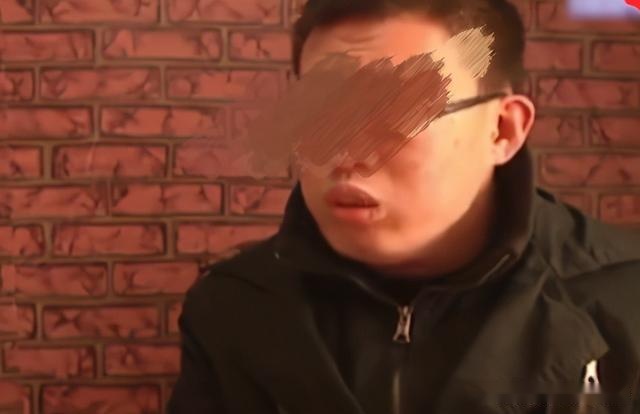 订婚后发现八字不合，男方想退订婚钱遭拒，女方：你敢剁我就敢退