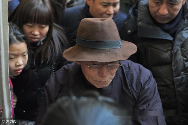 大儿媳生女遭嫌弃，二儿媳生男视珠宝，算命先生：女儿比儿子强