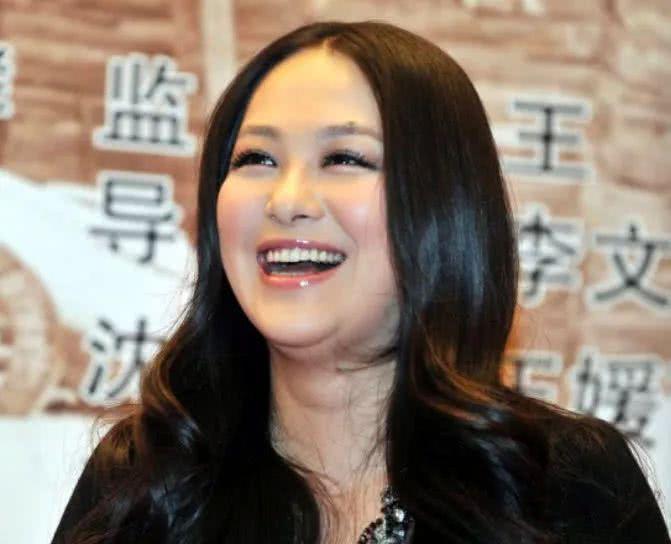 改名为避嫌赵薇，因一颗痣走红，今给儿子取名7个字，高调的过分